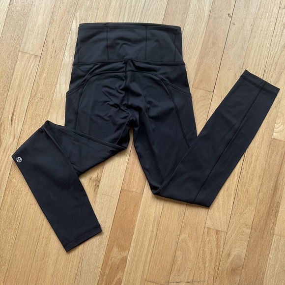 LULULEMON size 2 25” LEGGINGS with POCKETS - Picture 5 of 8
